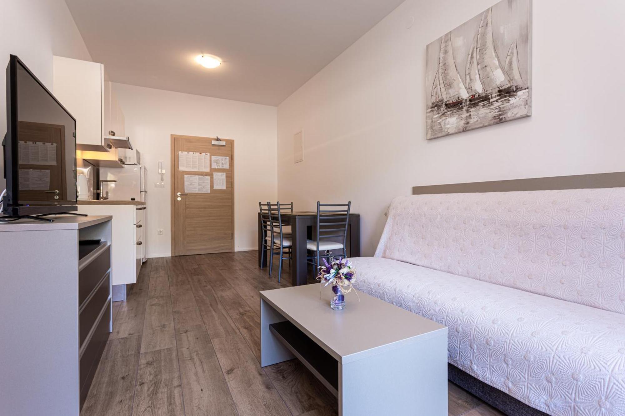 Apartments Crnekovic Tomislava 8A Башка Экстерьер фото
