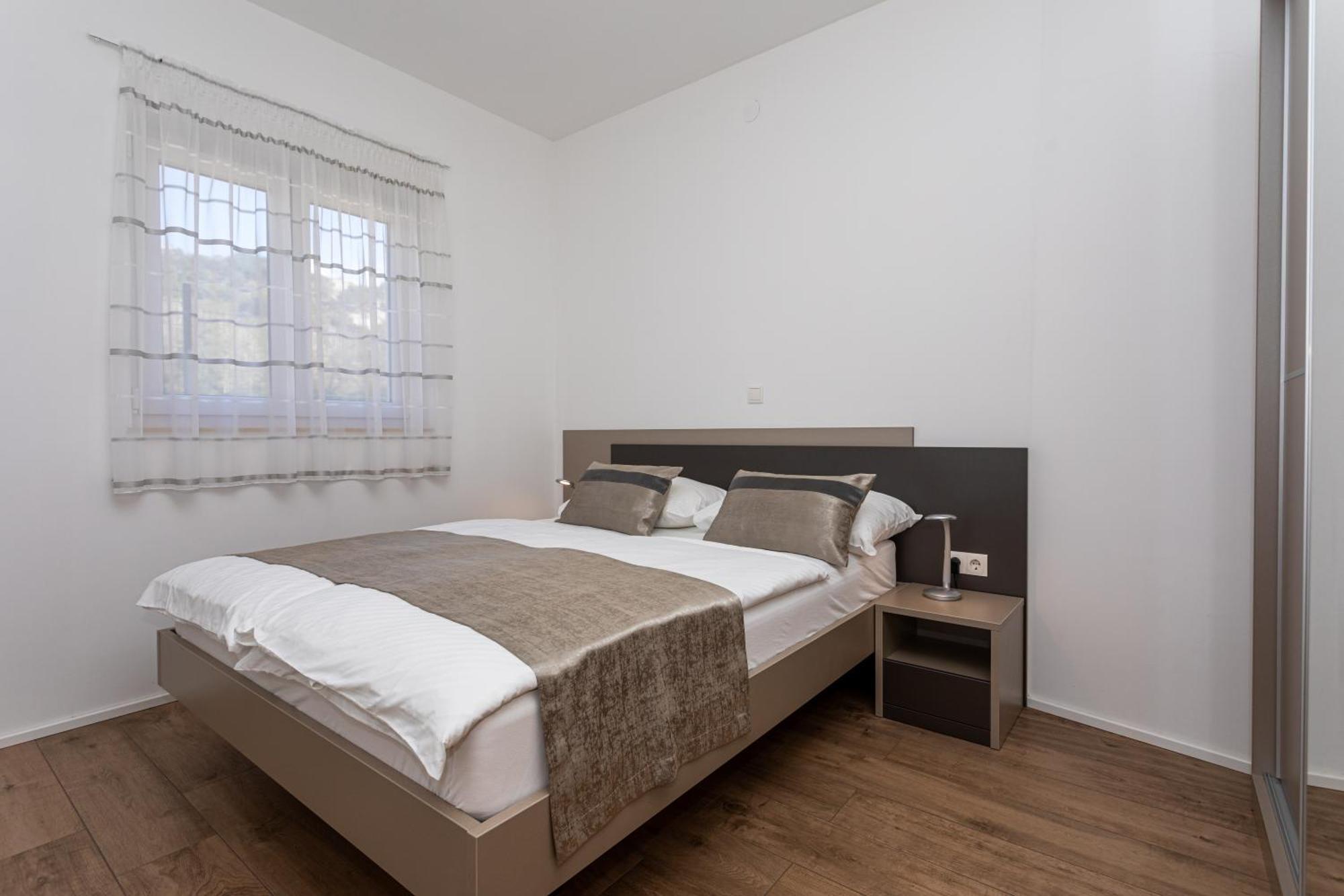 Apartments Crnekovic Tomislava 8A Башка Экстерьер фото